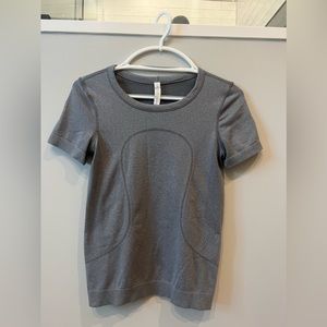 Swiftly Tech Short-Sleeve Shirt 2.0 Grey